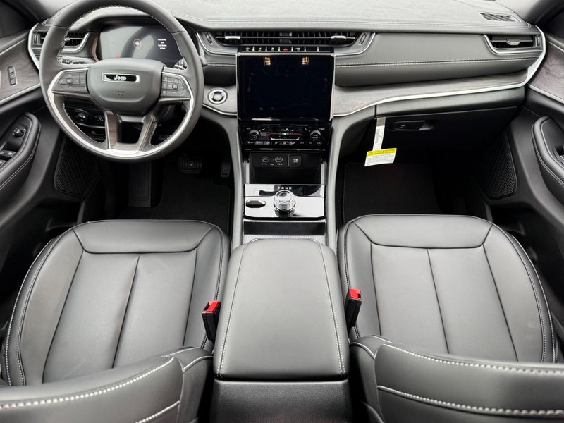 Jeep Grand Cherokee Vehicle Full-screen Gallery Image 14