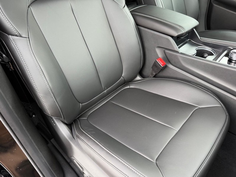 Jeep Grand Cherokee Vehicle Full-screen Gallery Image 17