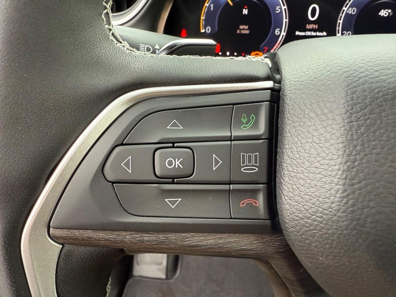 Jeep Grand Cherokee Vehicle Full-screen Gallery Image 21