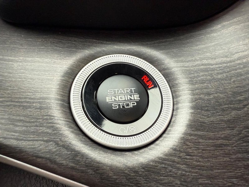 Jeep Grand Cherokee Vehicle Full-screen Gallery Image 23