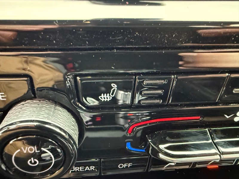 Jeep Grand Cherokee Vehicle Full-screen Gallery Image 24