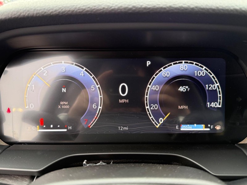 Jeep Grand Cherokee Vehicle Full-screen Gallery Image 30