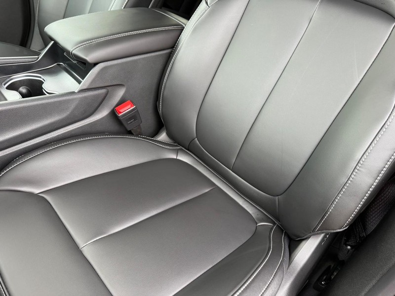 Jeep Grand Cherokee Vehicle Full-screen Gallery Image 32