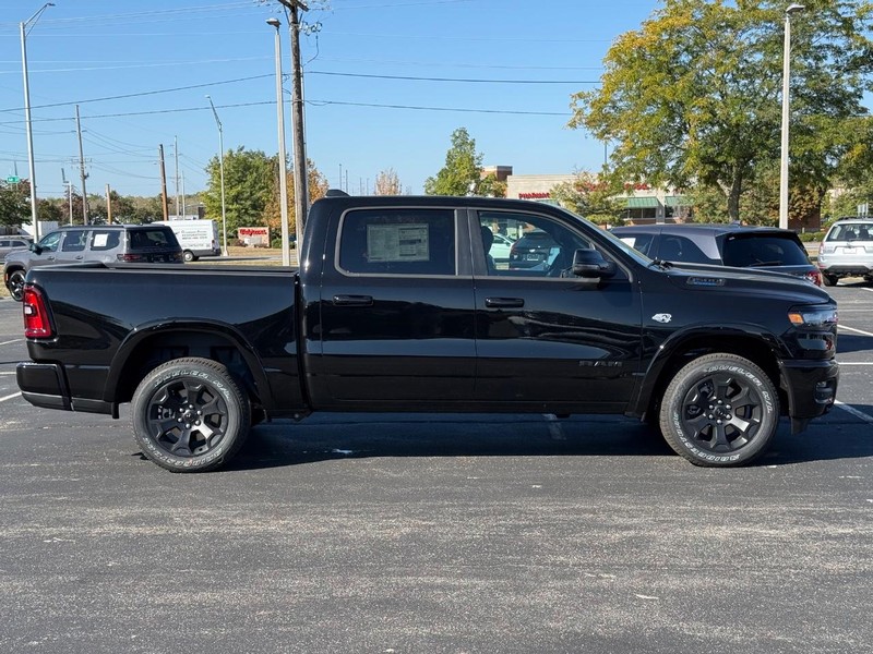 Ram 1500 Vehicle Full-screen Gallery Image 2