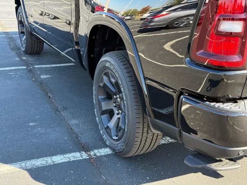 Ram 1500 Vehicle Full-screen Gallery Image 6