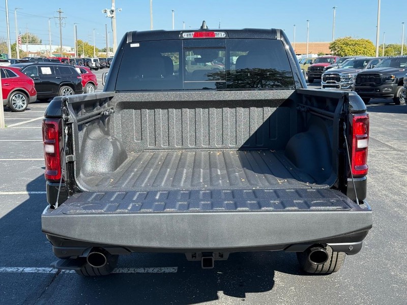 Ram 1500 Vehicle Full-screen Gallery Image 7