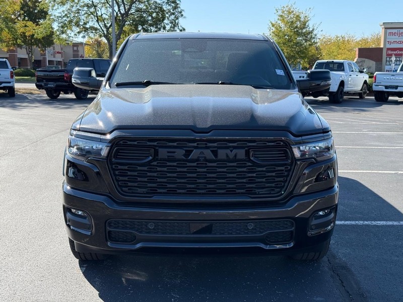 Ram 1500 Vehicle Full-screen Gallery Image 9