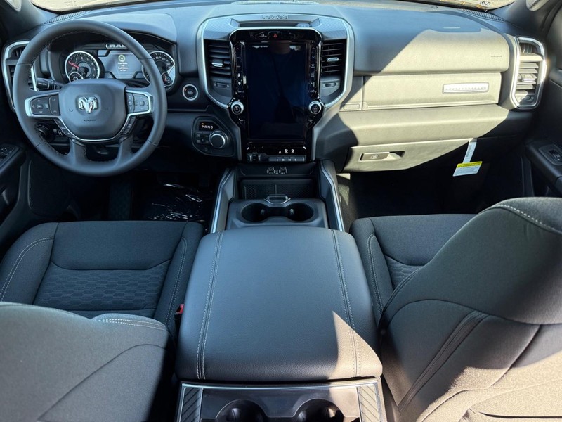 Ram 1500 Vehicle Full-screen Gallery Image 12