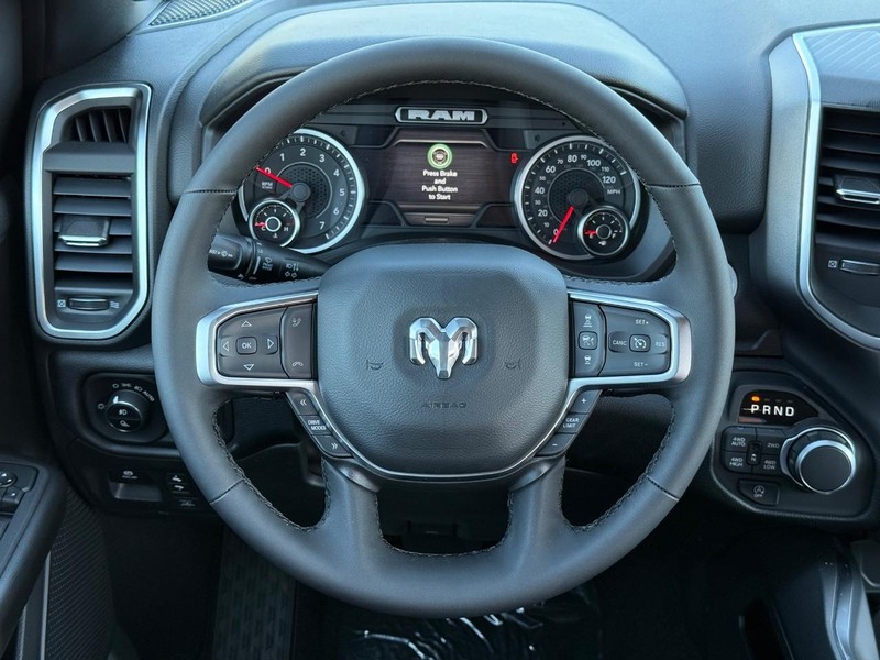 Ram 1500 Vehicle Full-screen Gallery Image 13