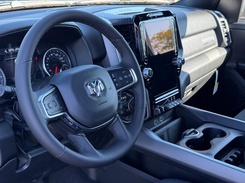 Ram 1500 Vehicle Full-screen Gallery Image 18