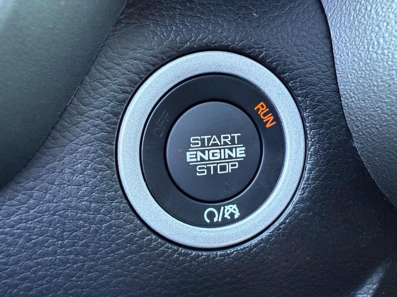 Ram 1500 Vehicle Full-screen Gallery Image 21