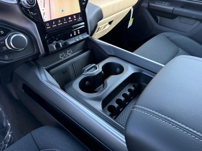 Ram 1500 Vehicle Full-screen Gallery Image 24