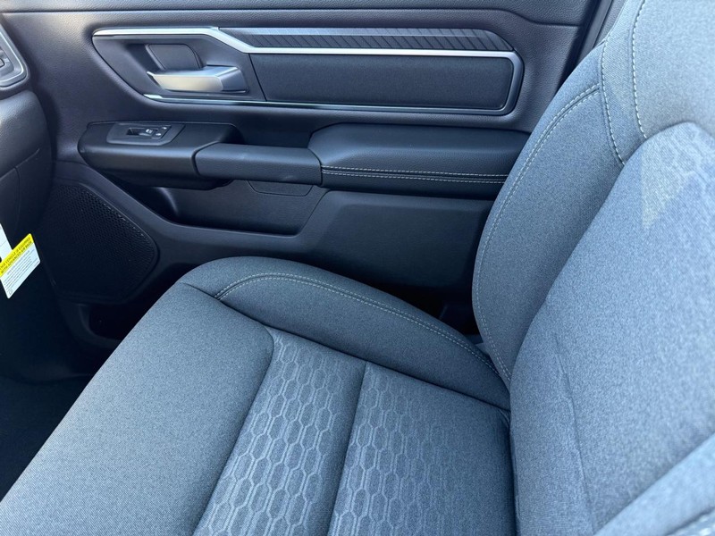 Ram 1500 Vehicle Full-screen Gallery Image 25