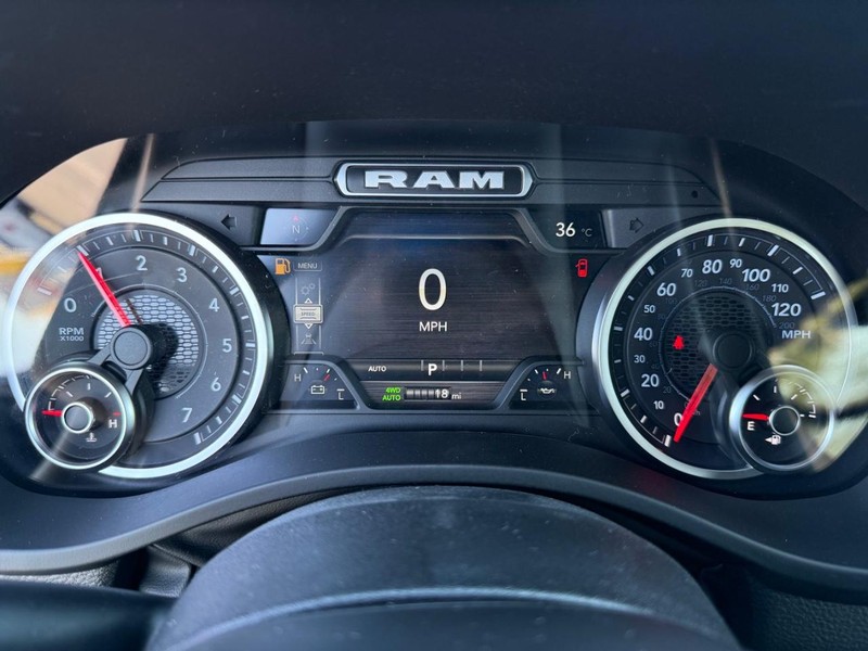 Ram 1500 Vehicle Full-screen Gallery Image 26