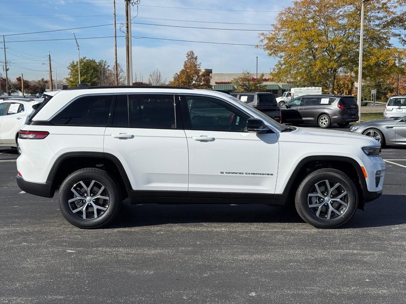 Jeep Grand Cherokee Vehicle Full-screen Gallery Image 2