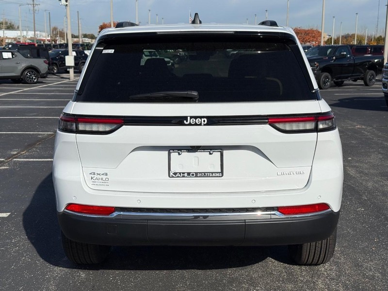 Jeep Grand Cherokee Vehicle Full-screen Gallery Image 4