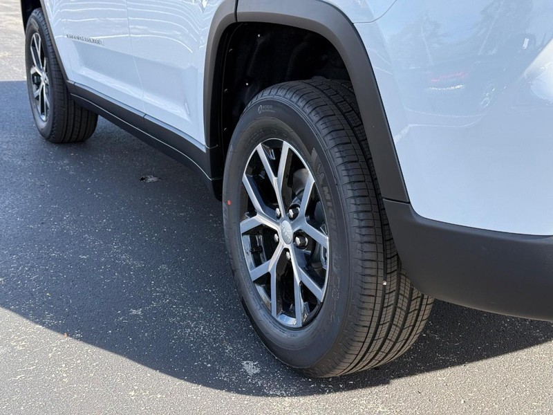 Jeep Grand Cherokee Vehicle Full-screen Gallery Image 6