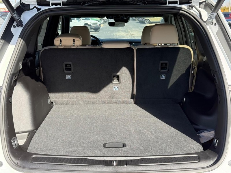 Jeep Grand Cherokee Vehicle Full-screen Gallery Image 7