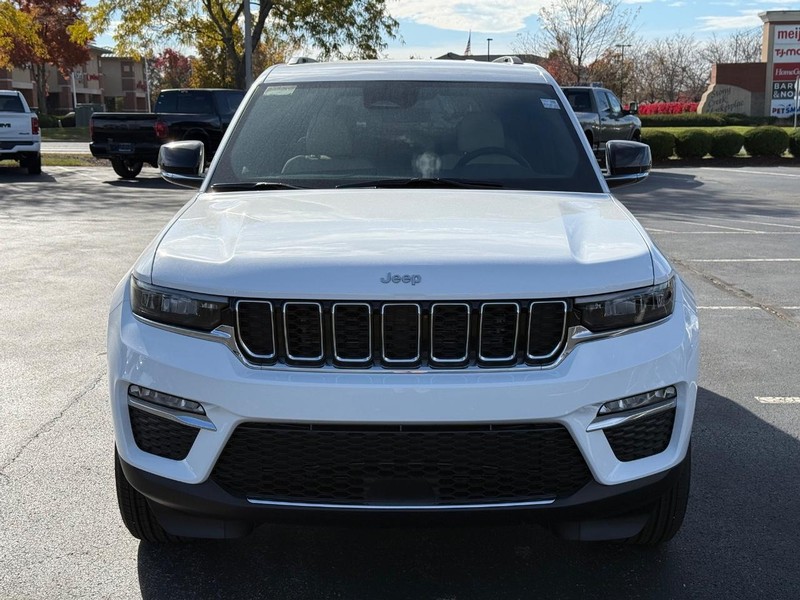 Jeep Grand Cherokee Vehicle Full-screen Gallery Image 10