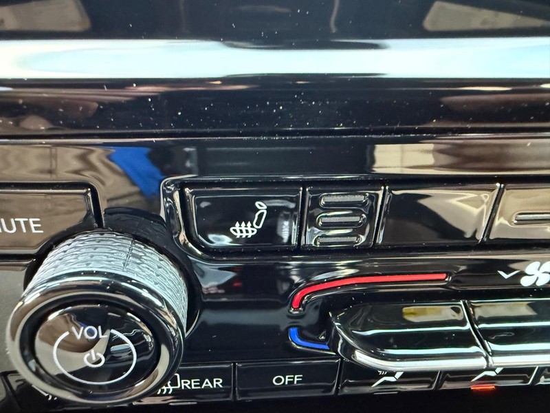 Jeep Grand Cherokee Vehicle Full-screen Gallery Image 23