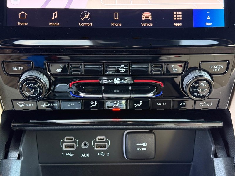 Jeep Grand Cherokee Vehicle Full-screen Gallery Image 26