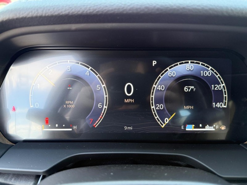 Jeep Grand Cherokee Vehicle Full-screen Gallery Image 29