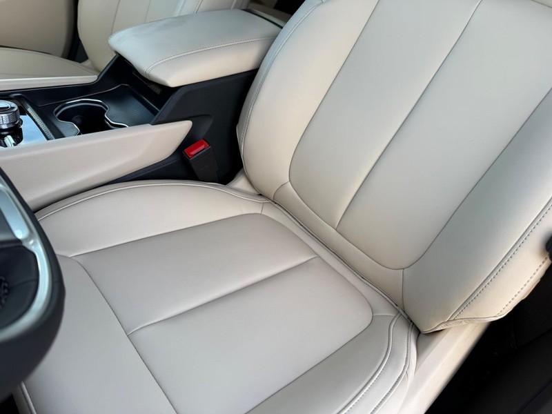 Jeep Grand Cherokee Vehicle Full-screen Gallery Image 31