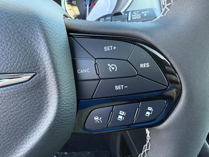 Chrysler Pacifica Vehicle Full-screen Gallery Image 23