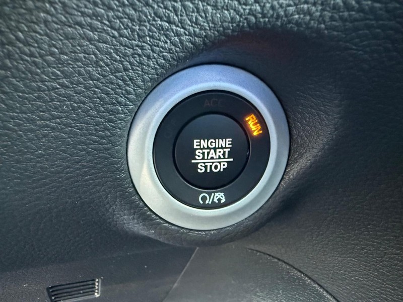 Chrysler Pacifica Vehicle Full-screen Gallery Image 24