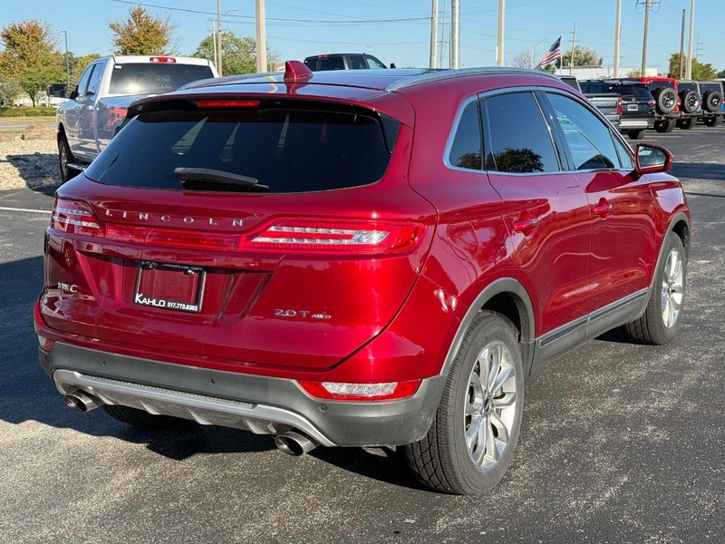 Lincoln MKC Vehicle Full-screen Gallery Image 3