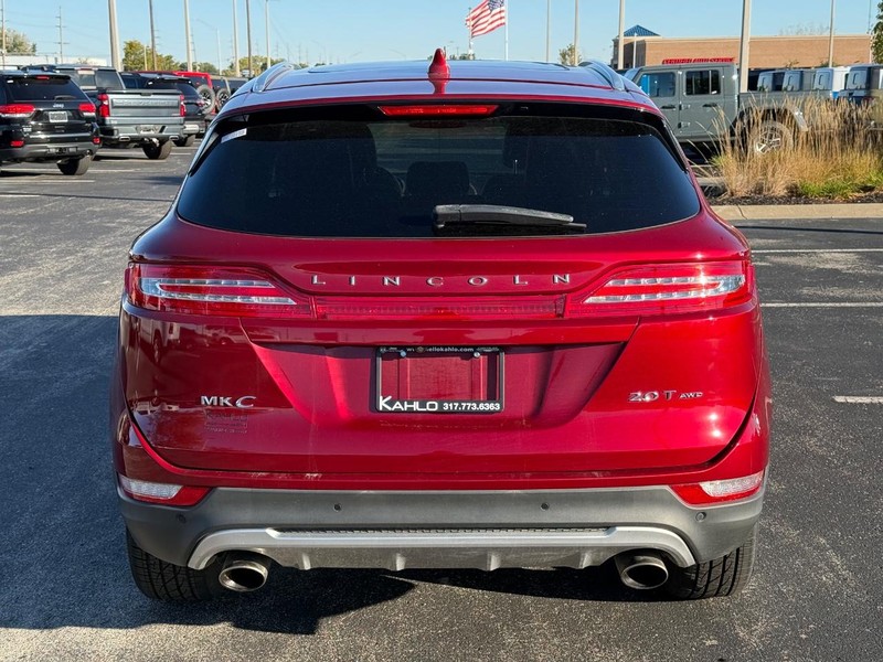 Lincoln MKC Vehicle Full-screen Gallery Image 4
