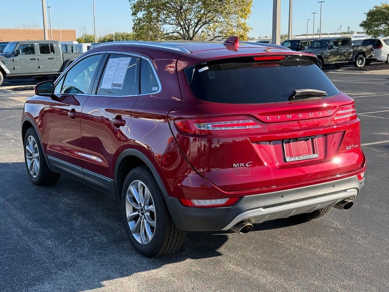 Lincoln MKC Vehicle Full-screen Gallery Image 5