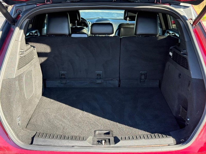 Lincoln MKC Vehicle Full-screen Gallery Image 7