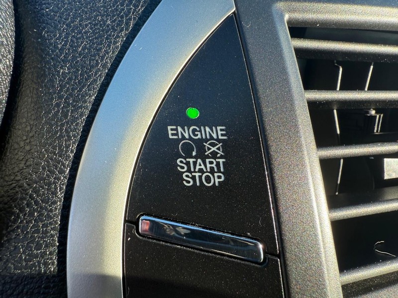 Lincoln MKC Vehicle Full-screen Gallery Image 23