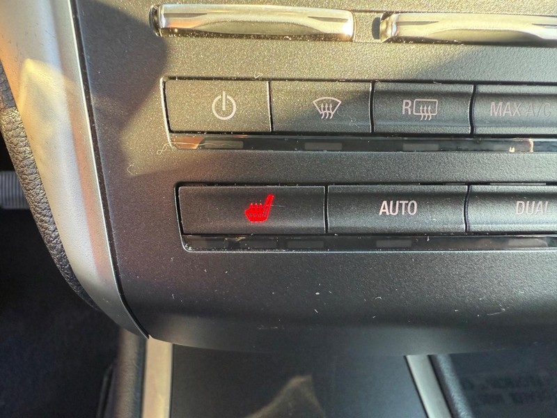 Lincoln MKC Vehicle Full-screen Gallery Image 24