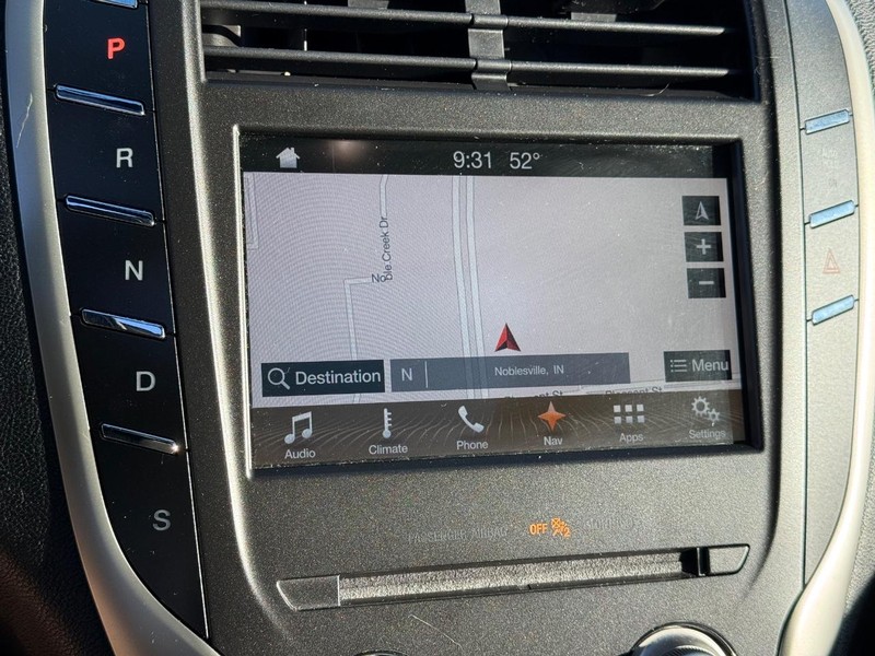 Lincoln MKC Vehicle Full-screen Gallery Image 25