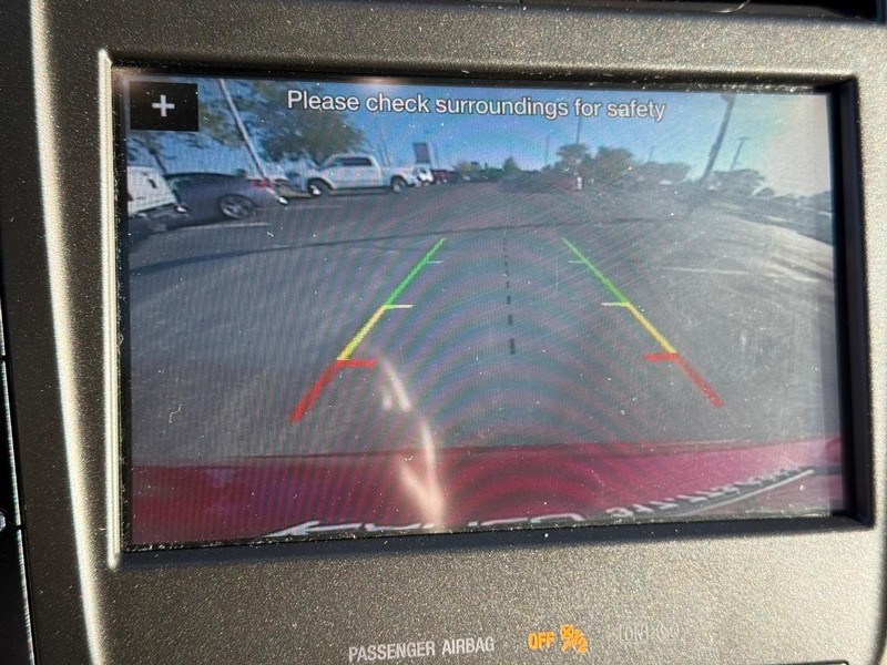 Lincoln MKC Vehicle Full-screen Gallery Image 26