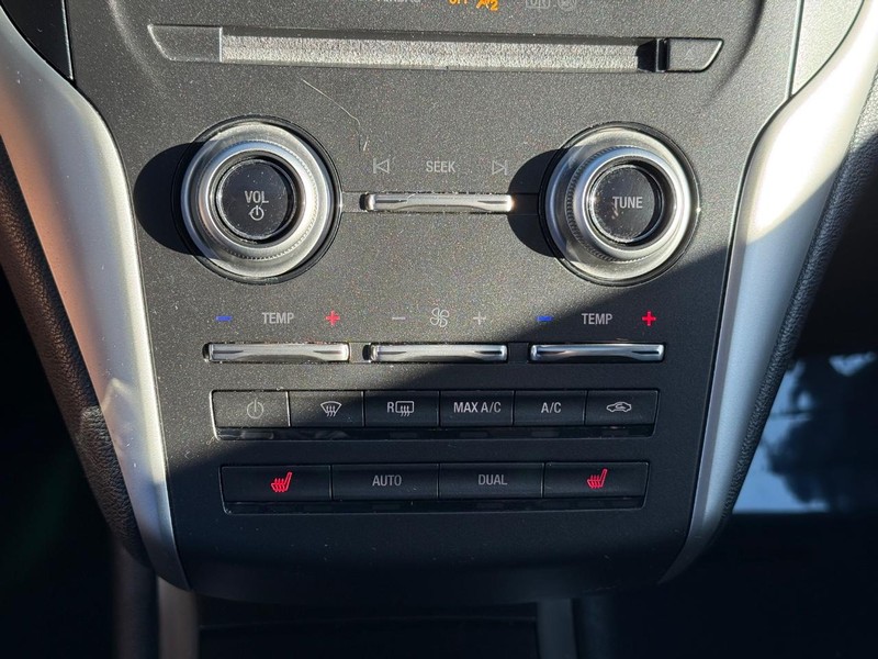 Lincoln MKC Vehicle Full-screen Gallery Image 27