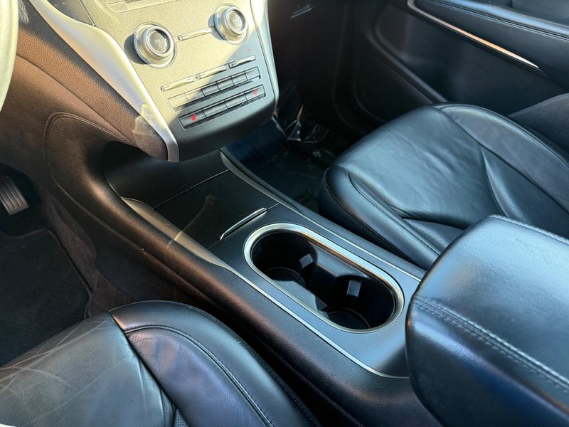 Lincoln MKC Vehicle Full-screen Gallery Image 28