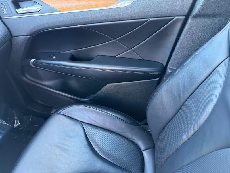 Lincoln MKC Vehicle Full-screen Gallery Image 29