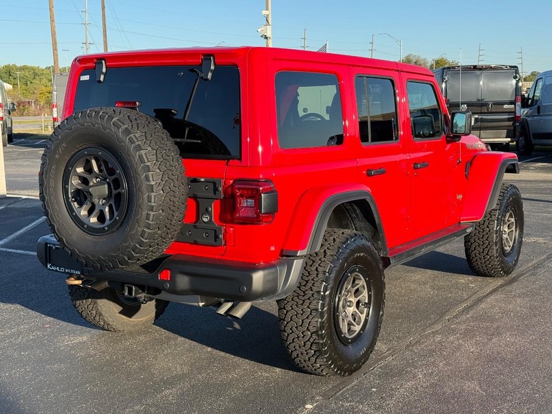 Jeep Wrangler Vehicle Full-screen Gallery Image 3