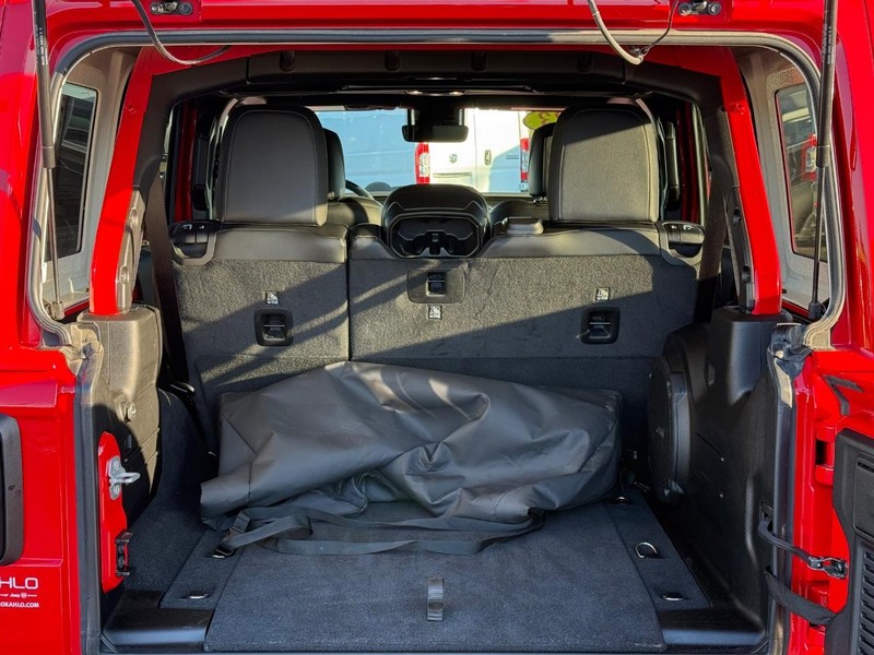 Jeep Wrangler Vehicle Full-screen Gallery Image 7