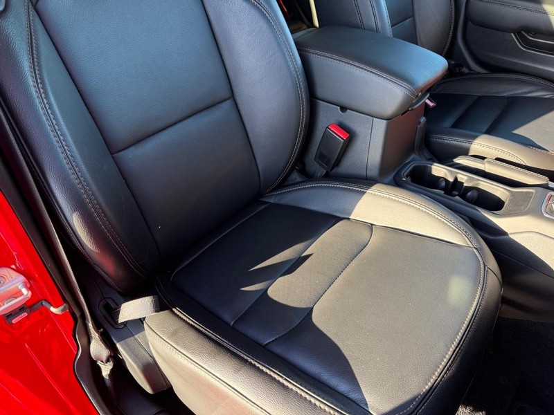 Jeep Wrangler Vehicle Full-screen Gallery Image 15