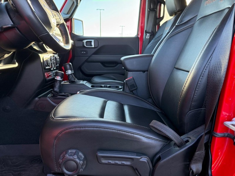 Jeep Wrangler Vehicle Full-screen Gallery Image 17