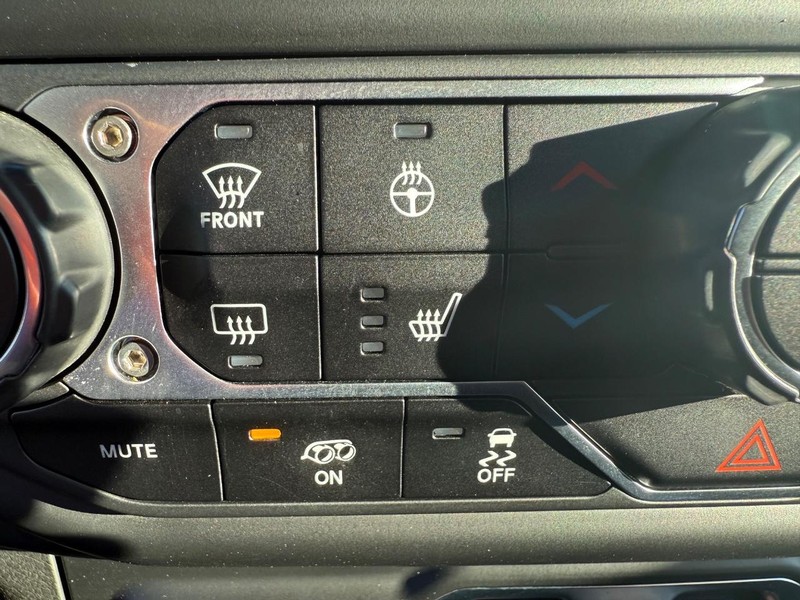 Jeep Wrangler Vehicle Full-screen Gallery Image 22