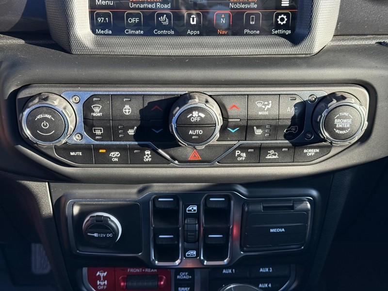 Jeep Wrangler Vehicle Full-screen Gallery Image 25