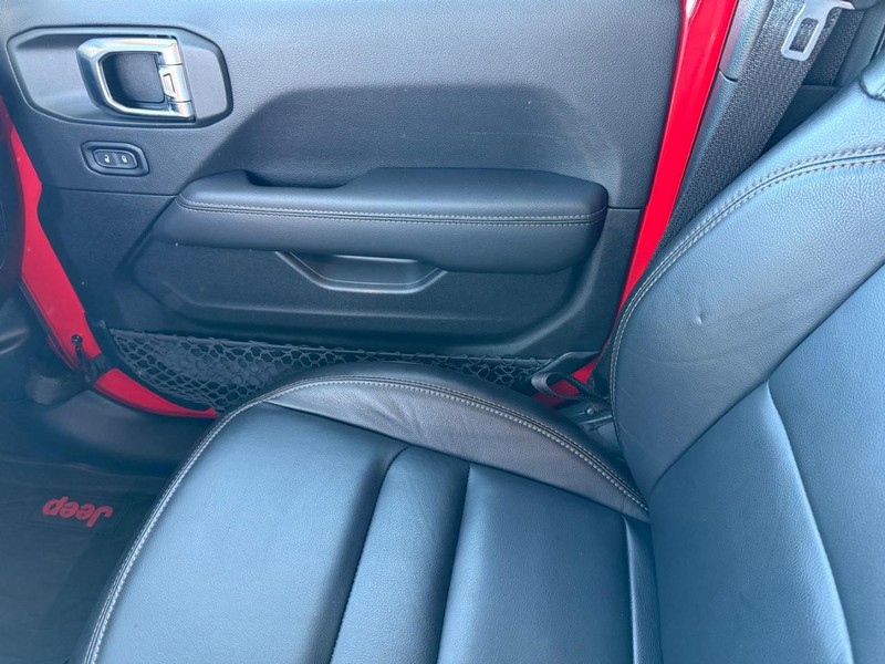 Jeep Wrangler Vehicle Full-screen Gallery Image 27