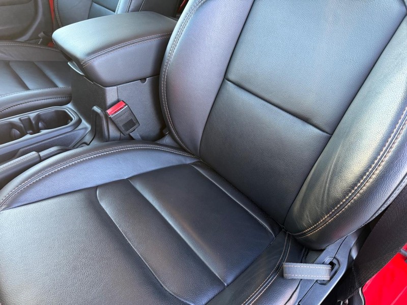 Jeep Wrangler Vehicle Full-screen Gallery Image 31