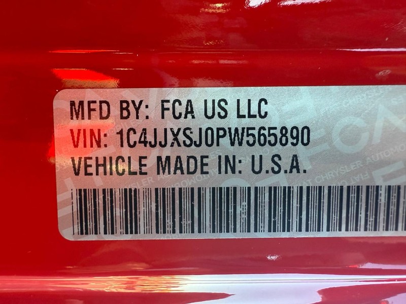 Jeep Wrangler Vehicle Full-screen Gallery Image 32