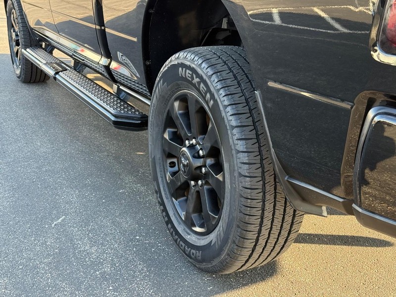 Ram 3500 Vehicle Full-screen Gallery Image 6